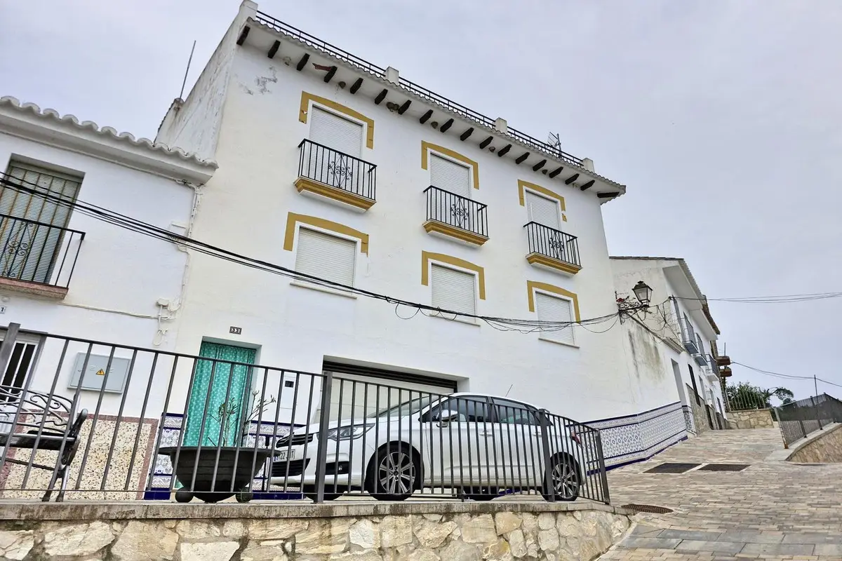 Townhouse for sale in Guaro — photo 1