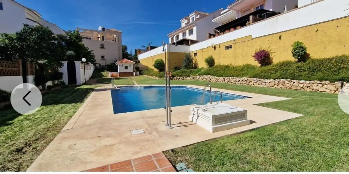 Semi-Detached House for sale in Sierrezuela — photo 1