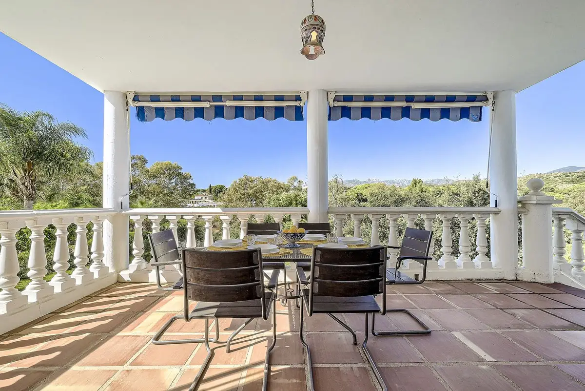 Detached Villa for sale in Elviria — photo 1