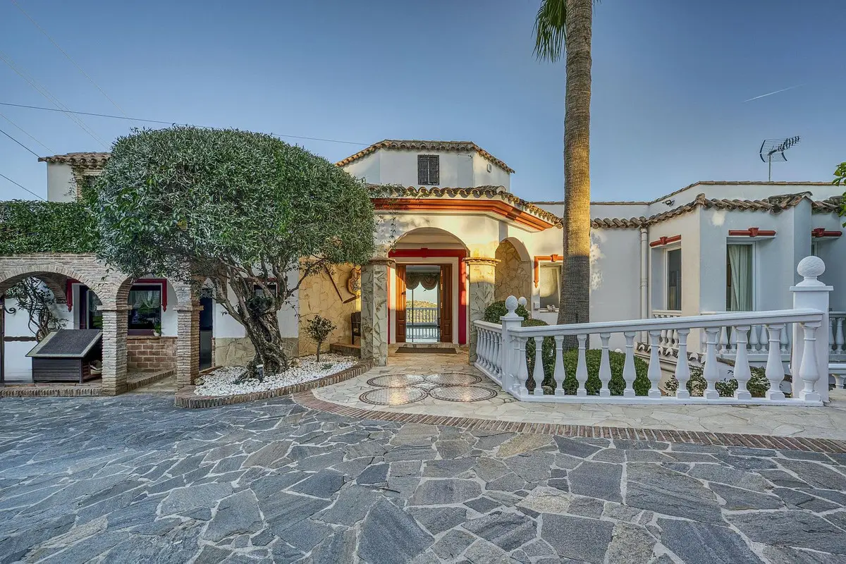 Detached Villa for sale in Hacienda Las Chapas — photo 1