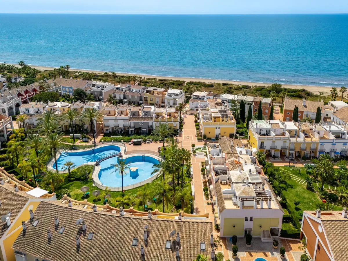 Townhouse for sale in Bahía de Marbella — photo 1
