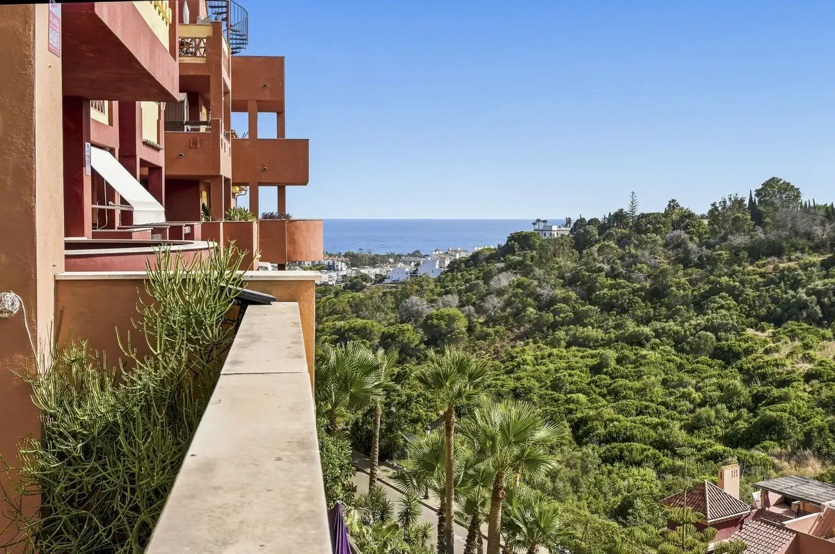Middle Floor Apartment for sale in Reserva de Marbella — photo 1