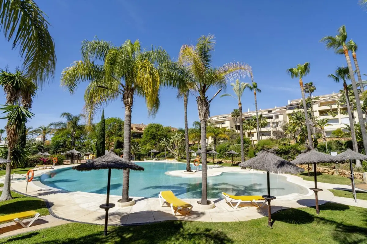 Ground Floor Apartment for sale in Bahía de Marbella — photo 1