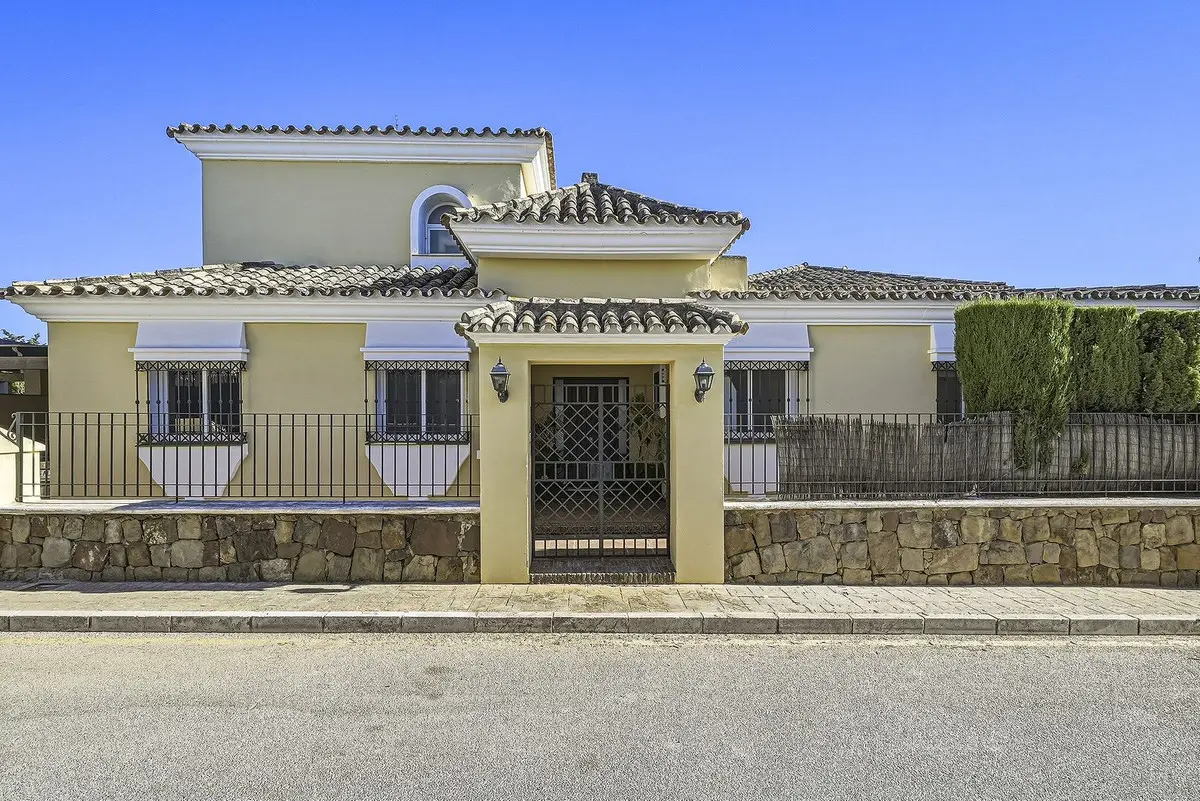 Detached Villa for sale in Bahía de Marbella — photo 1