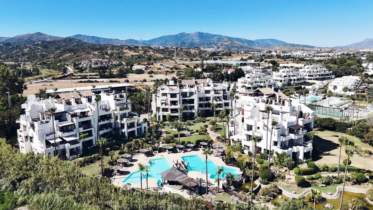 Ground Floor Apartment for sale in Estepona — photo 1