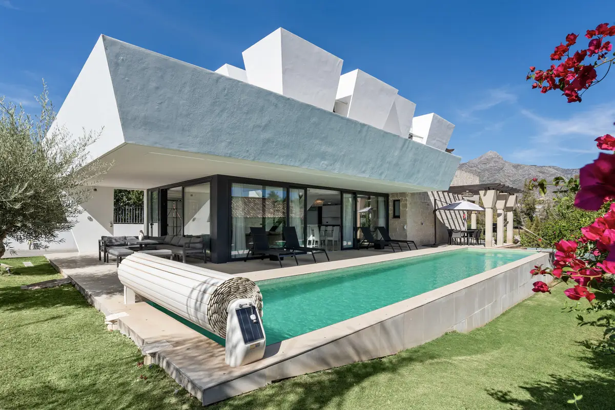 Detached Villa for sale in Nueva Andalucía — photo 1