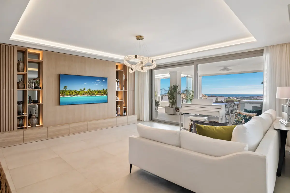 Middle Floor Apartment for sale in Nueva Andalucía — photo 1