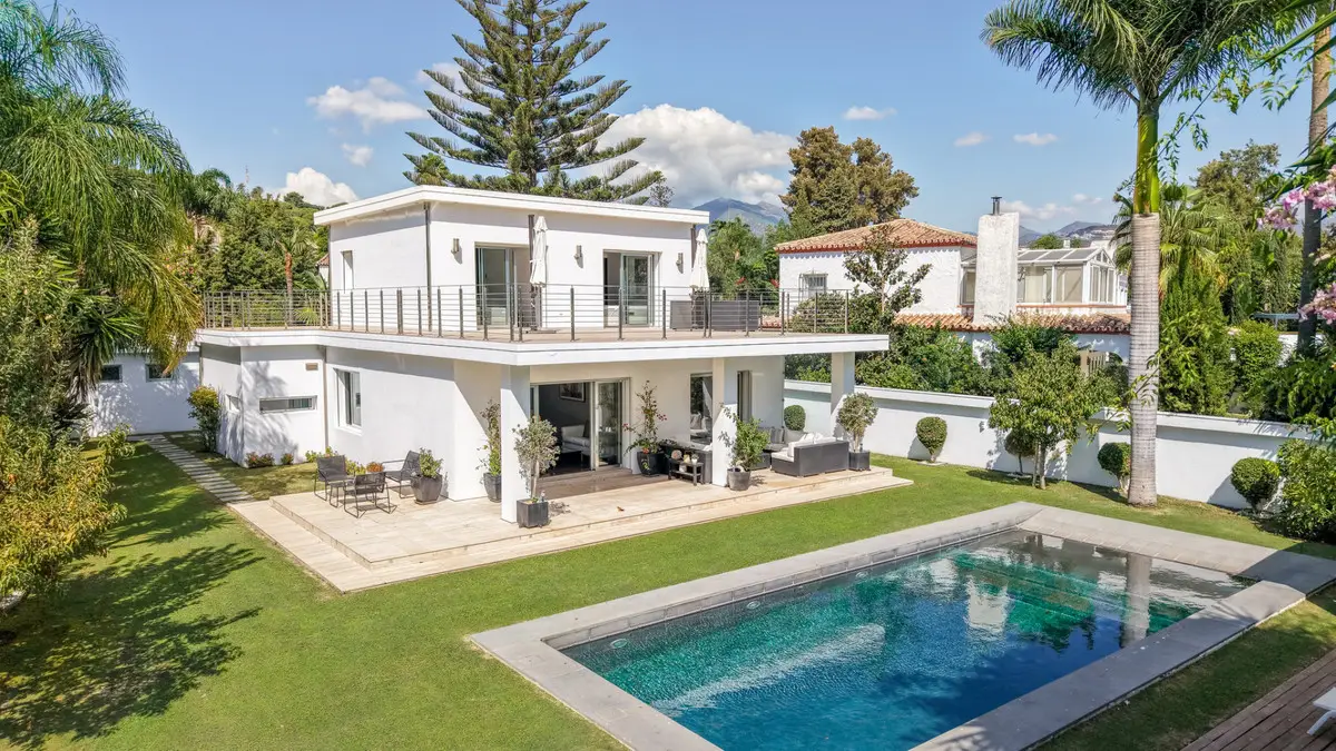 Detached Villa for sale in Nueva Andalucía — photo 1