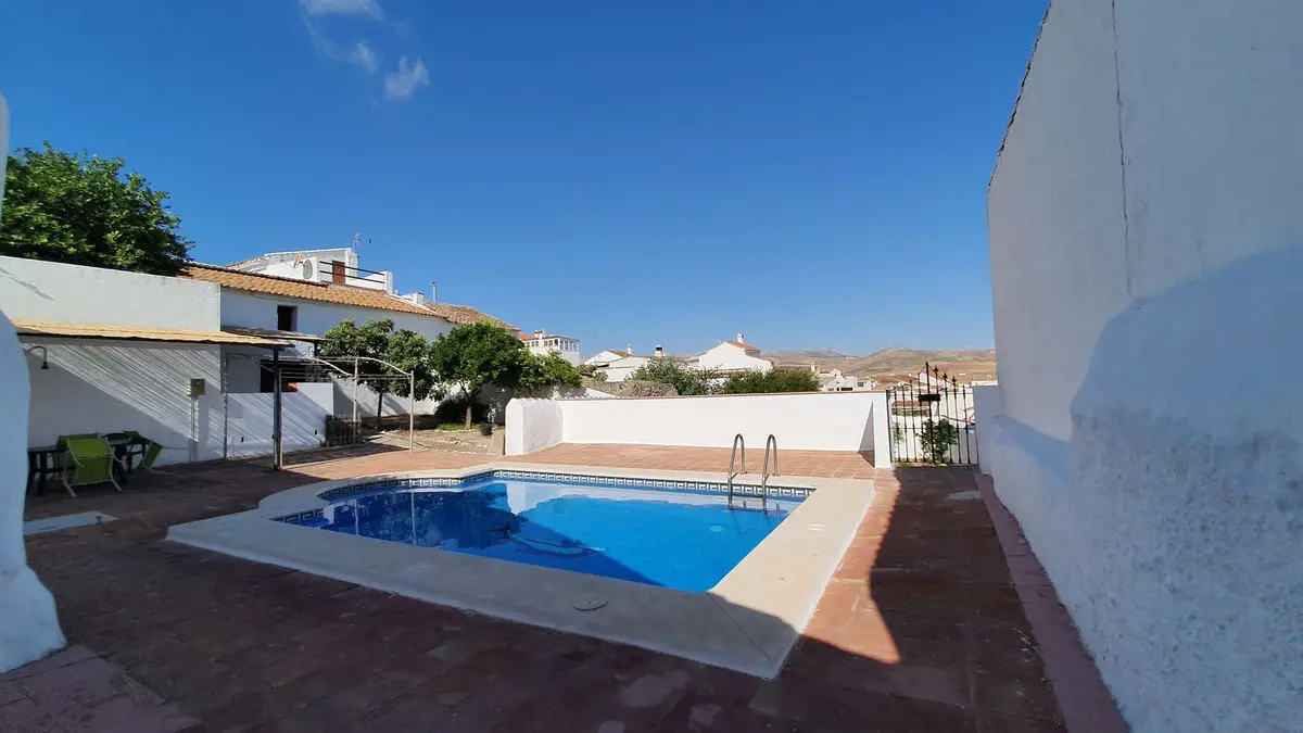 Townhouse for sale in Ardales — photo 1