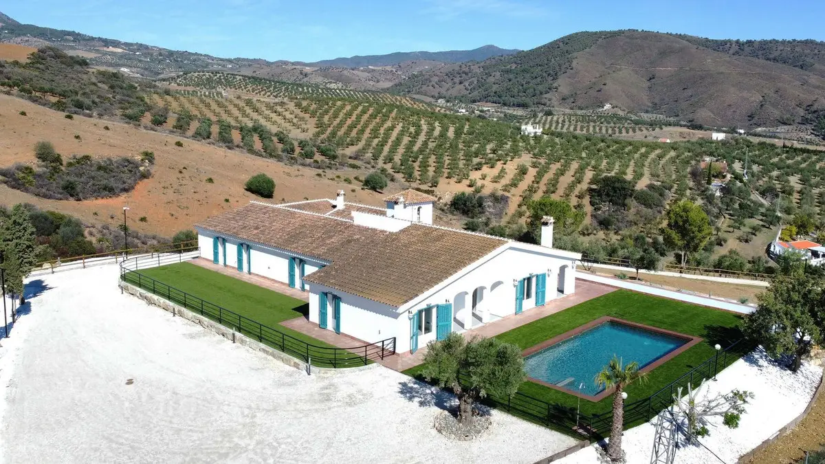Finca - Cortijo for sale in Casarabonela — photo 1