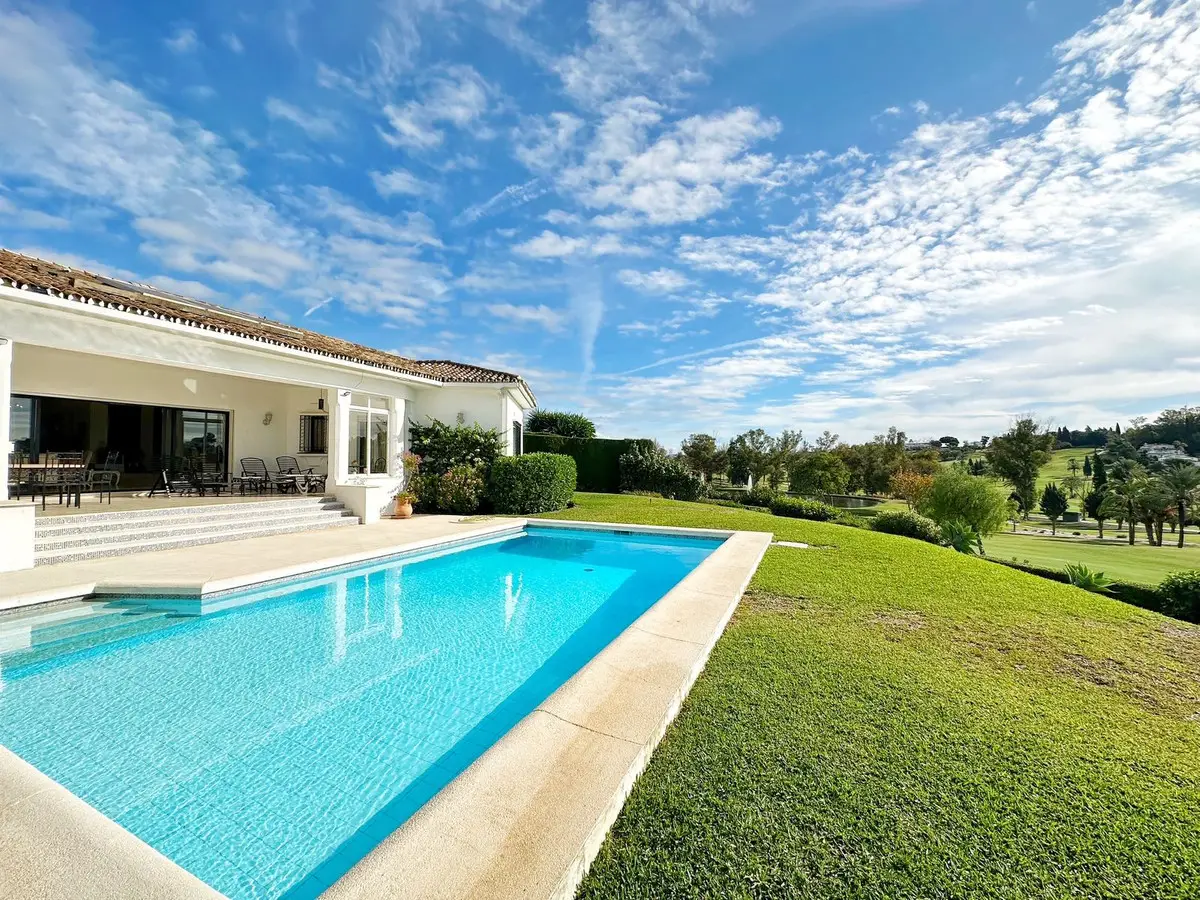 Detached Villa for sale in El Paraiso — photo 1
