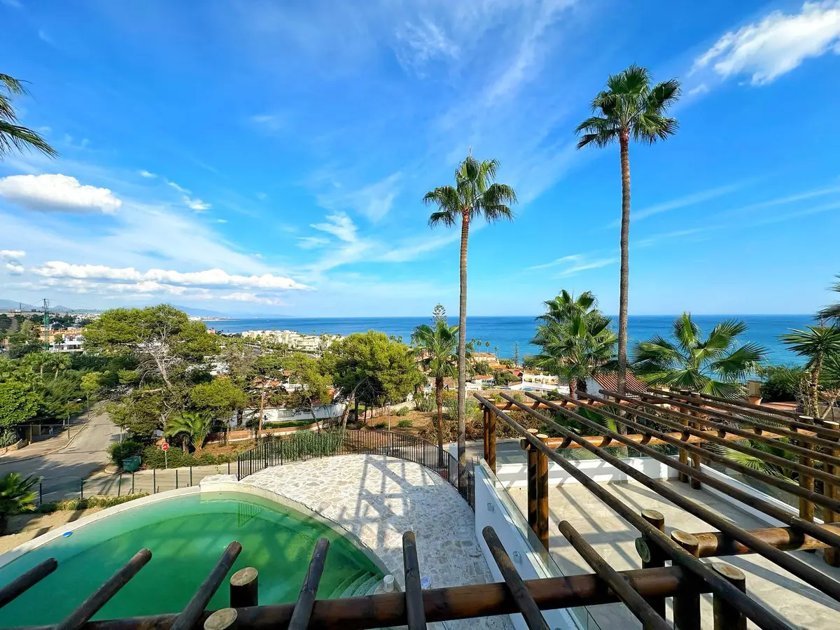 Detached Villa for sale in Estepona — photo 1