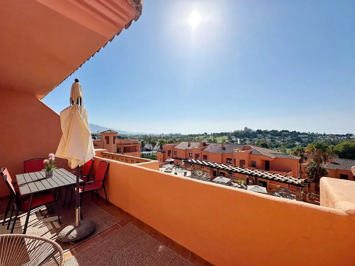 Middle Floor Apartment for sale in El Paraiso — photo 1