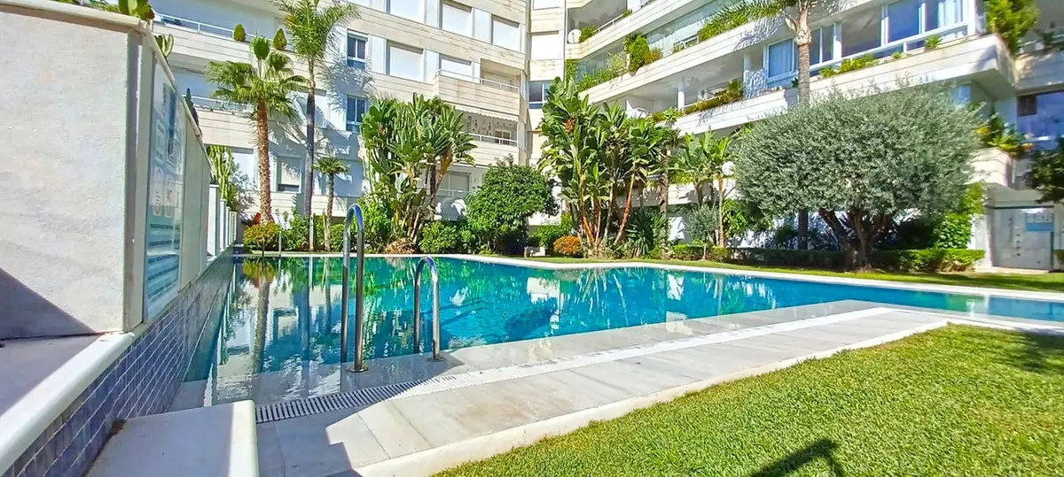 Middle Floor Apartment for sale in Marbella — photo 1