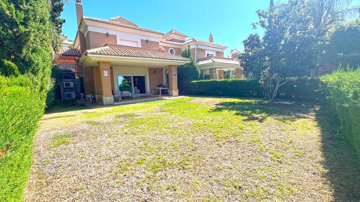 Semi-Detached House for sale in Marbella — photo 1
