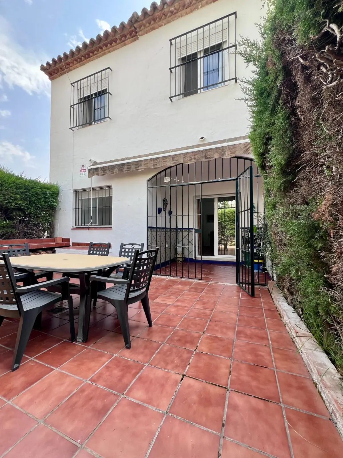 Townhouse for sale in Estepona — photo 1