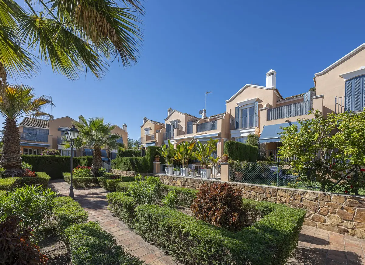 Townhouse for sale in Marbella — photo 1
