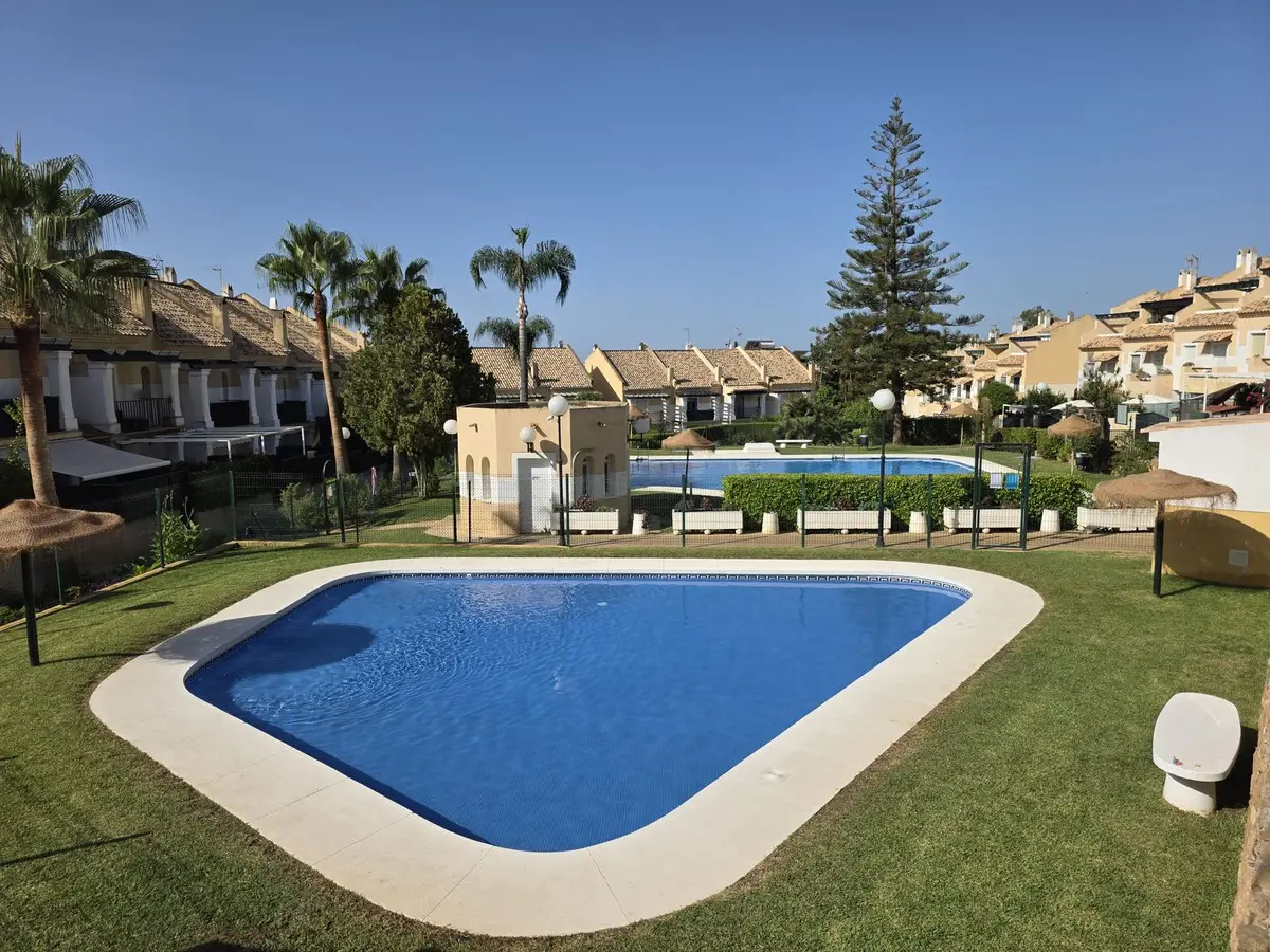 Townhouse for sale in Marbella — photo 1