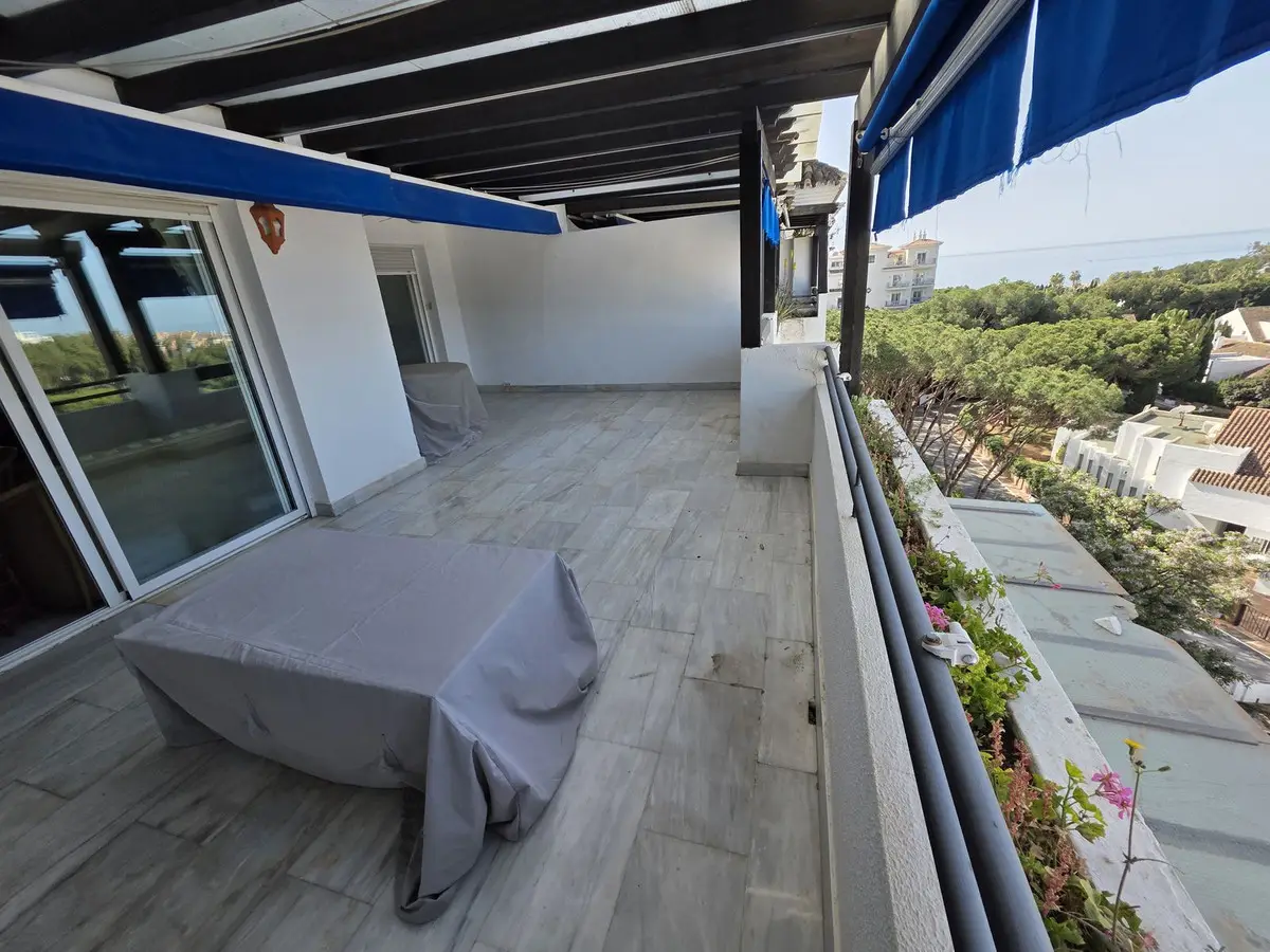Middle Floor Apartment for sale in Puerto Banús — photo 1