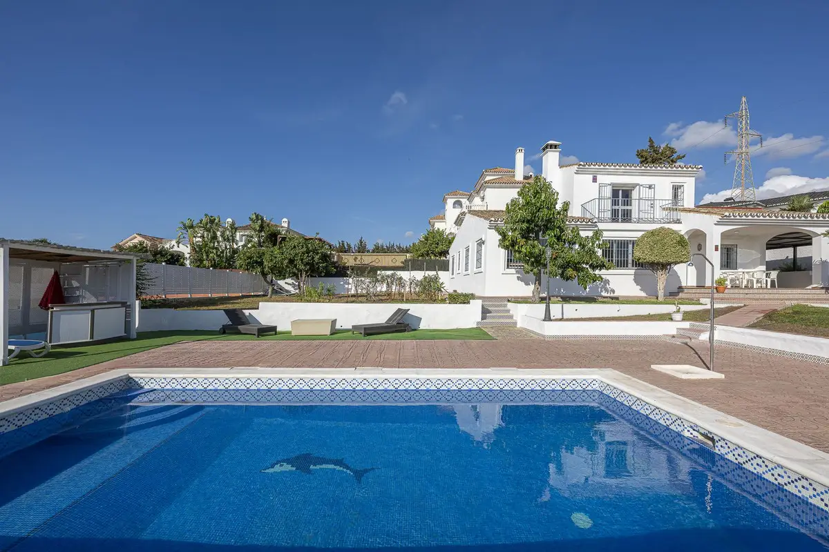 Detached Villa for sale in Estepona — photo 1