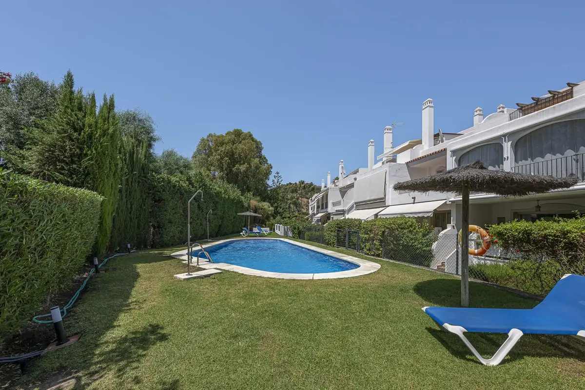 Townhouse for sale in Nueva Andalucía — photo 1