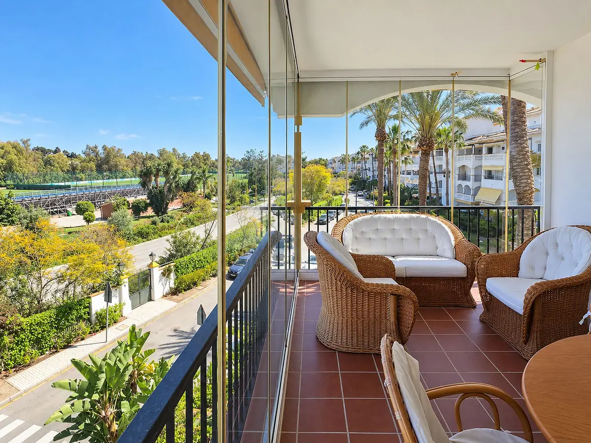 Middle Floor Apartment for sale in Nueva Andalucía — photo 1