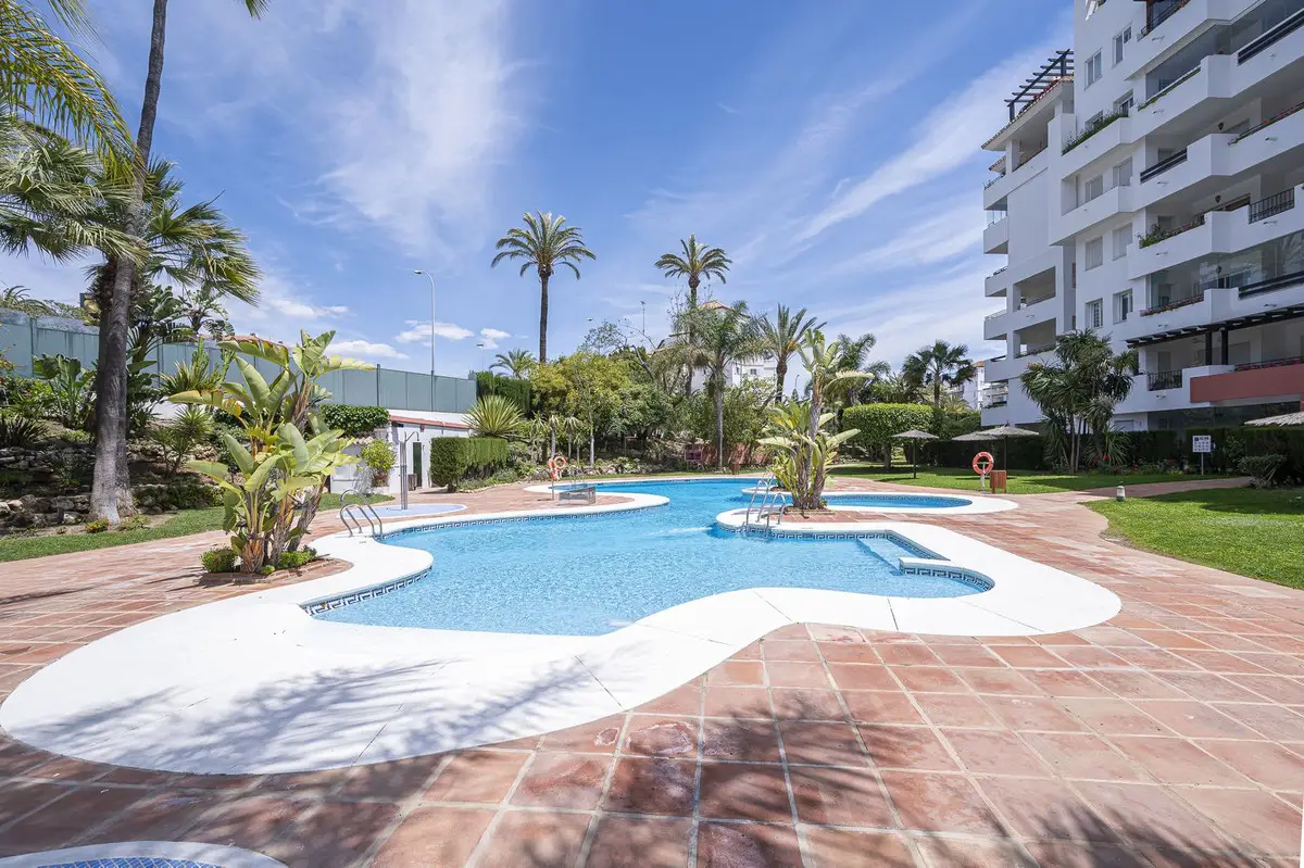 Middle Floor Apartment for sale in Puerto Banús — photo 1