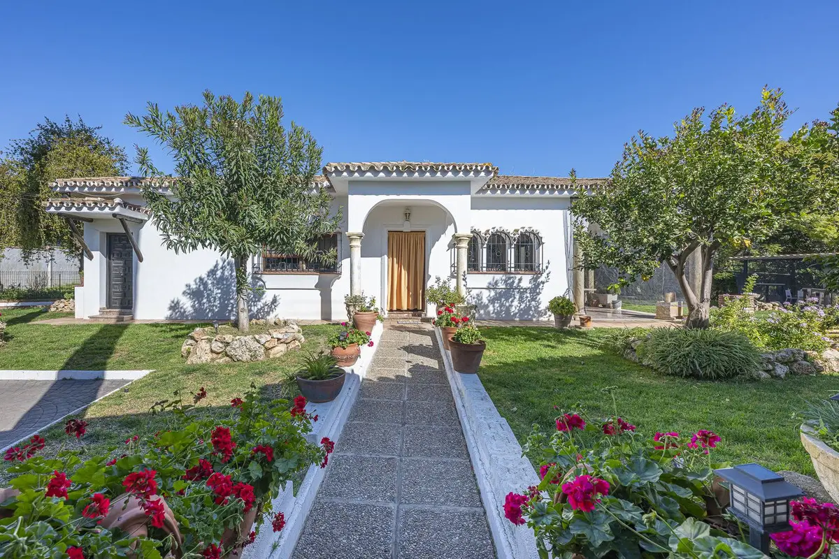 Detached Villa for sale in Guadalmina Alta — photo 1
