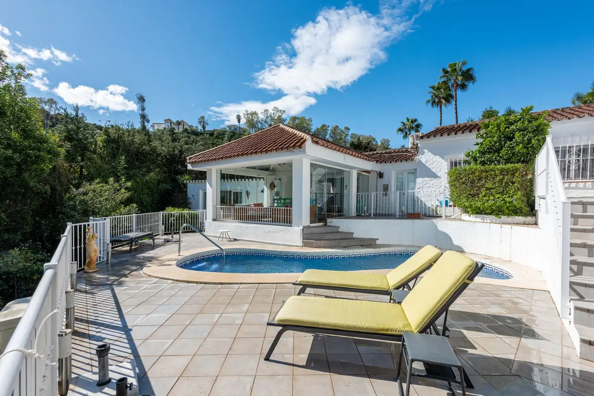 Detached Villa for sale in Benahavís — photo 1