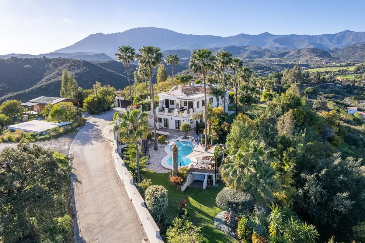 Detached Villa for sale in Estepona — photo 1