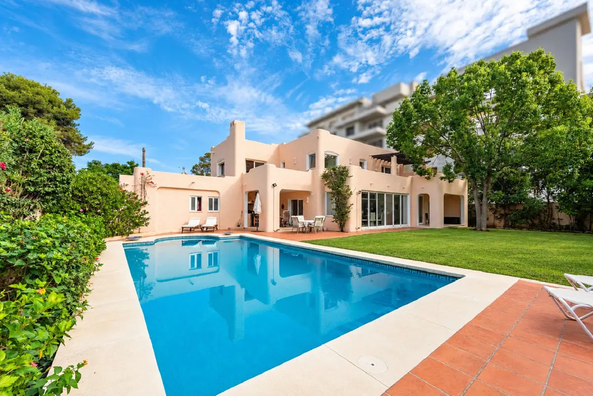 Detached Villa for sale in El Paraiso — photo 1