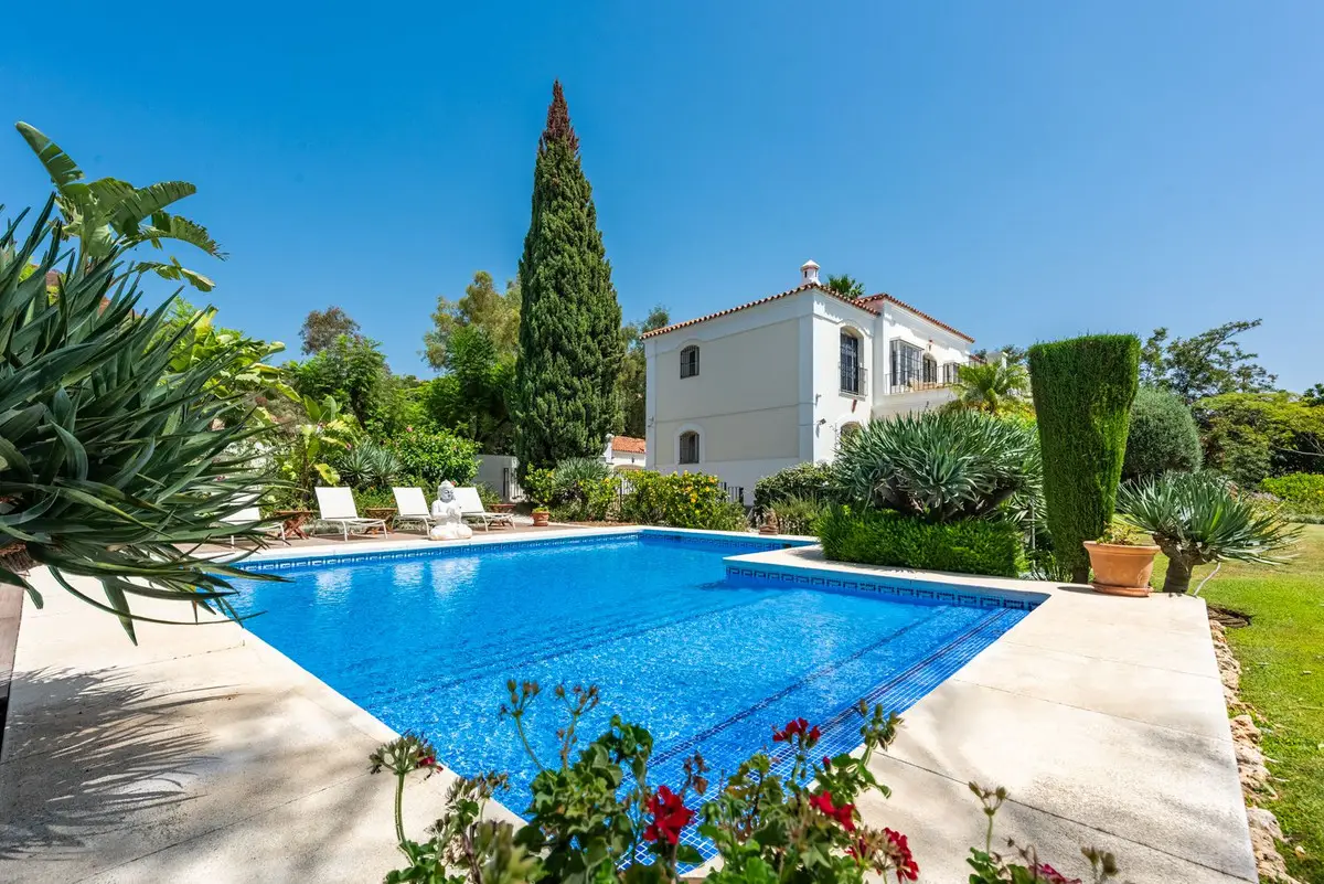 Detached Villa for sale in Nueva Andalucía — photo 1