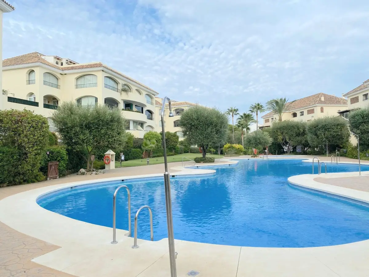 Ground Floor Apartment for sale in Bahía de Marbella — photo 1