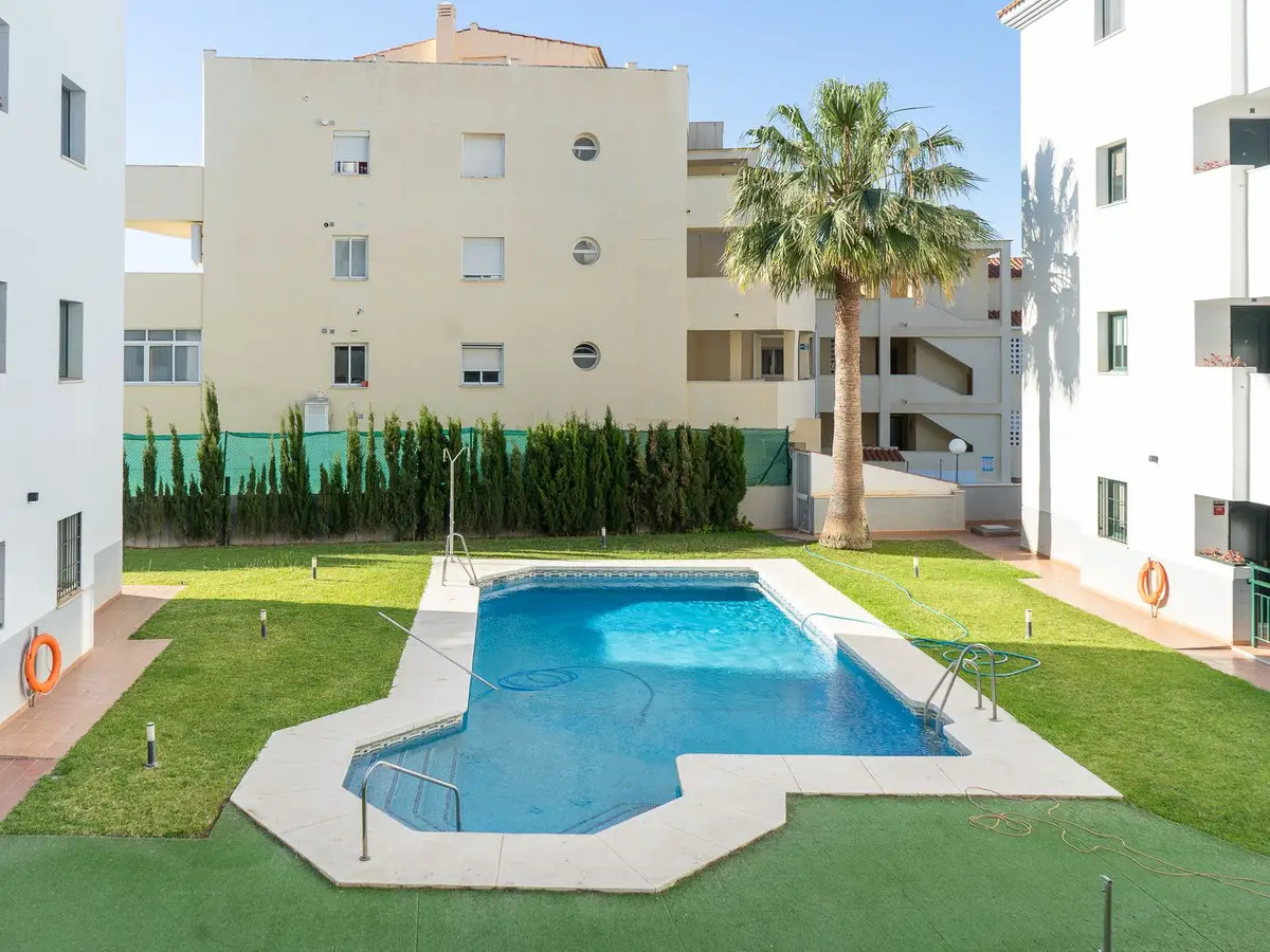 Middle Floor Apartment for sale in Fuengirola — photo 1
