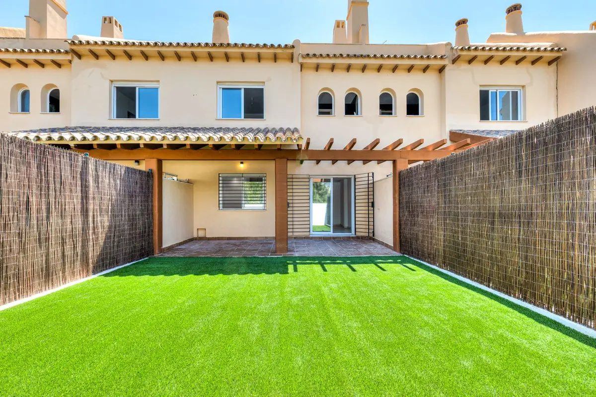 Townhouse for sale in Calahonda — photo 1
