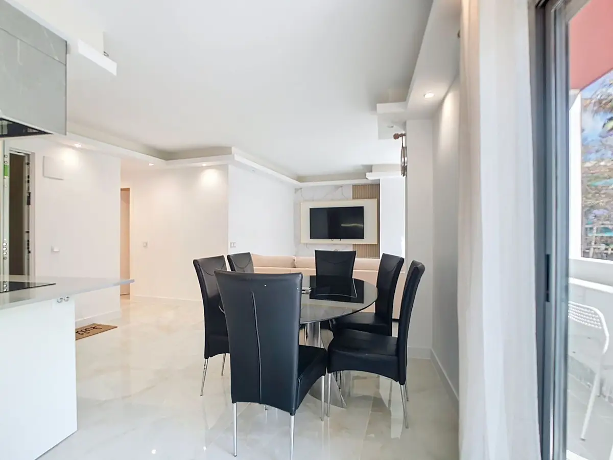 Middle Floor Apartment for sale in Estepona — photo 1