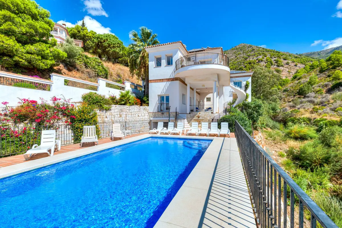 Detached Villa for sale in Valtocado — photo 1