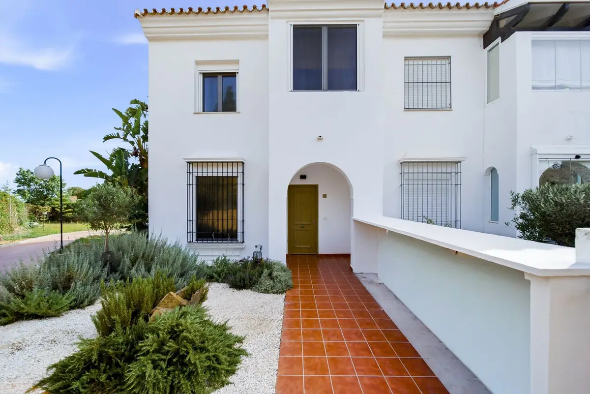 Townhouse for sale in El Chaparral — photo 1
