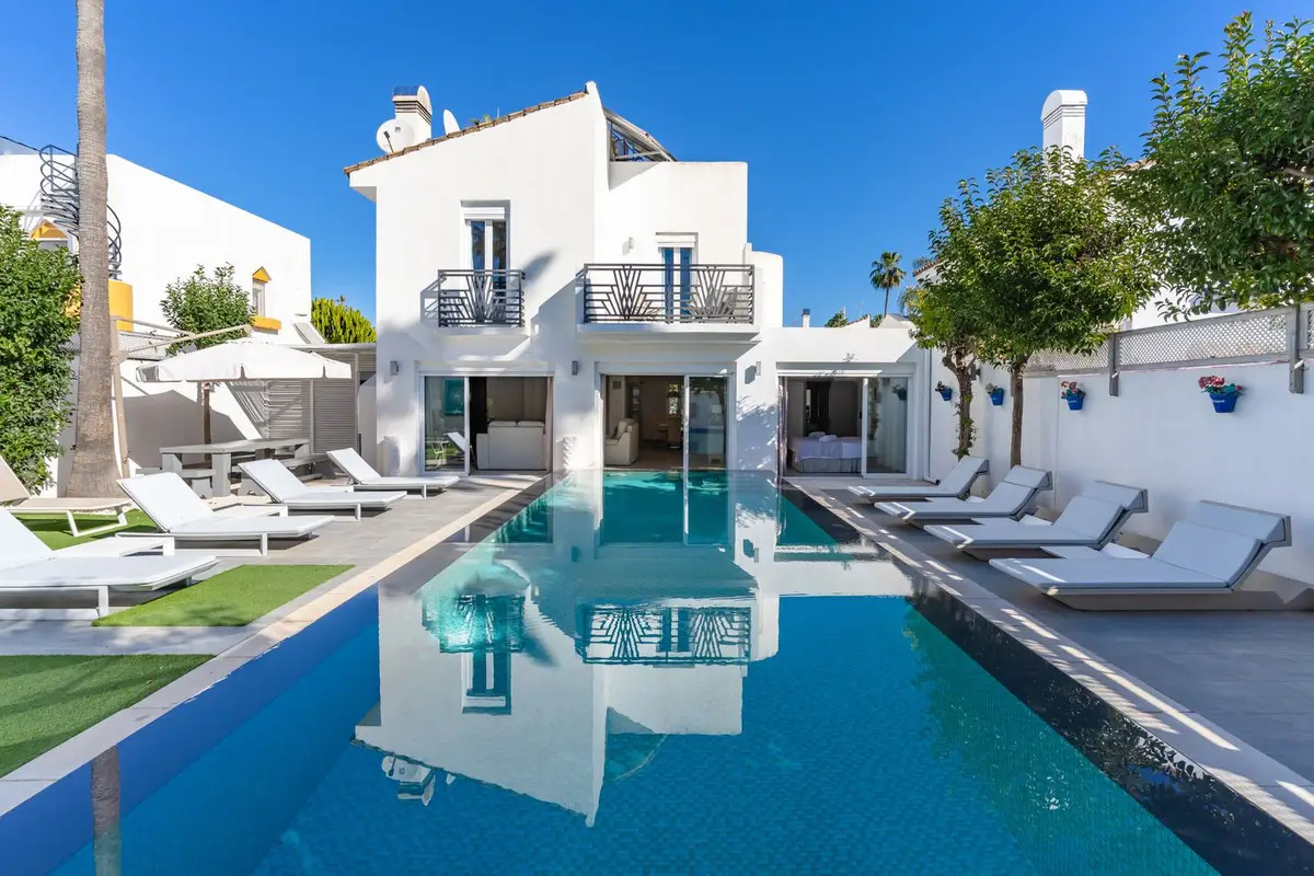 Detached Villa for sale in Estepona — photo 1