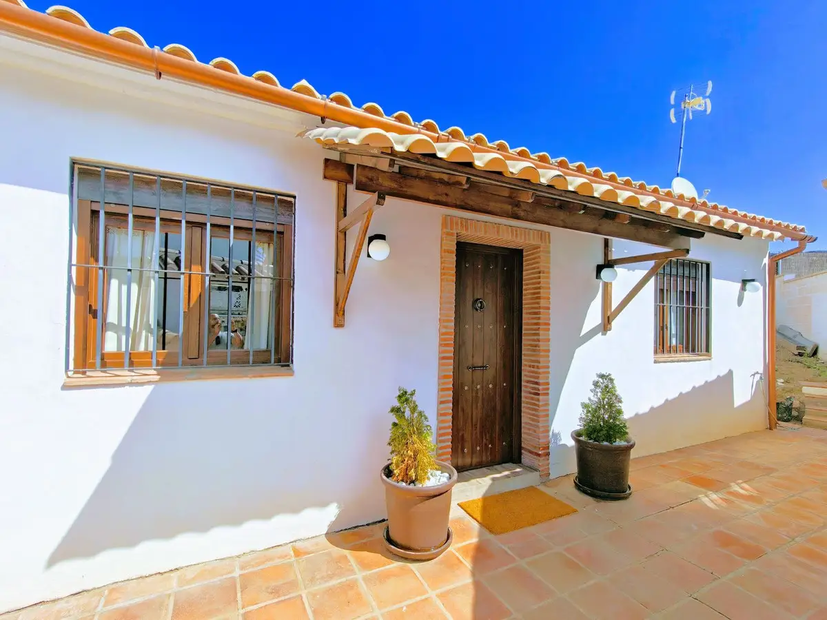 Detached Villa for sale in El Faro — photo 1