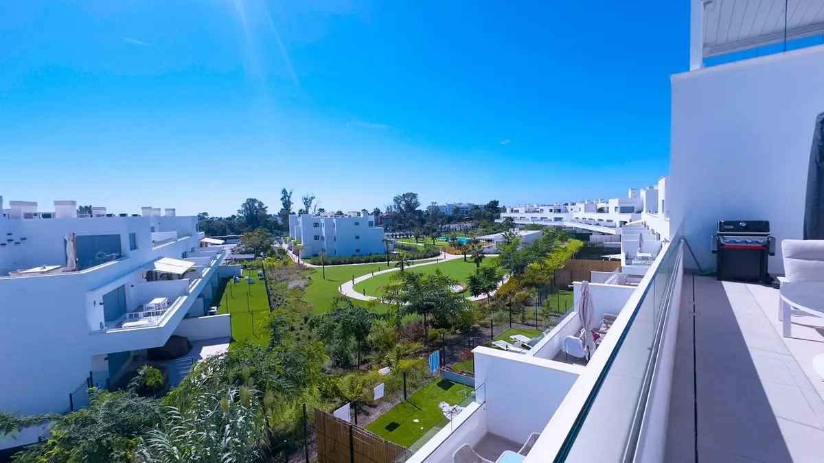 Penthouse for sale in Estepona — photo 1