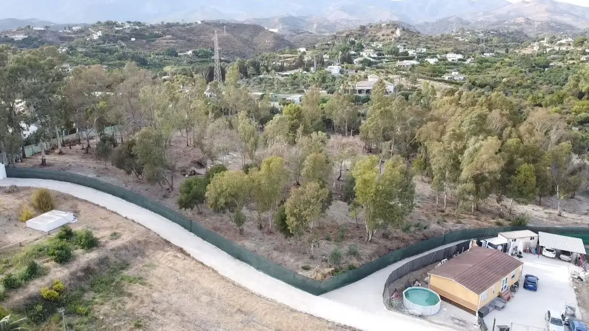 Land for sale in Estepona — photo 1