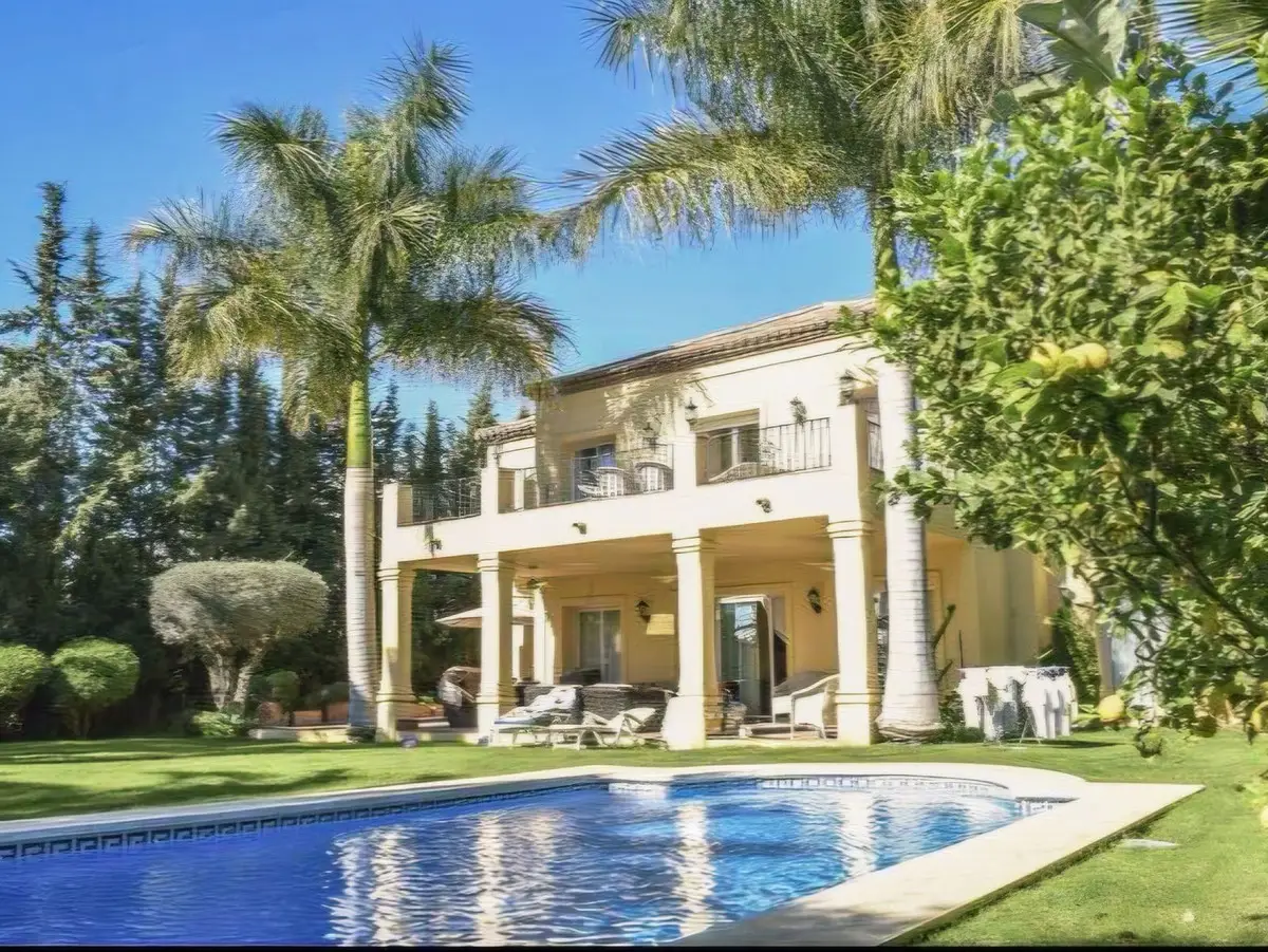 Detached Villa for sale in Nueva Andalucía — photo 1