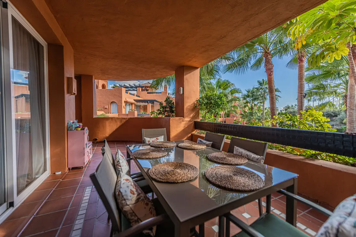 Middle Floor Apartment for sale in Nueva Andalucía — photo 1