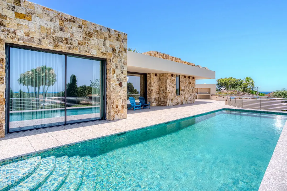 Detached Villa for sale in Elviria — photo 1