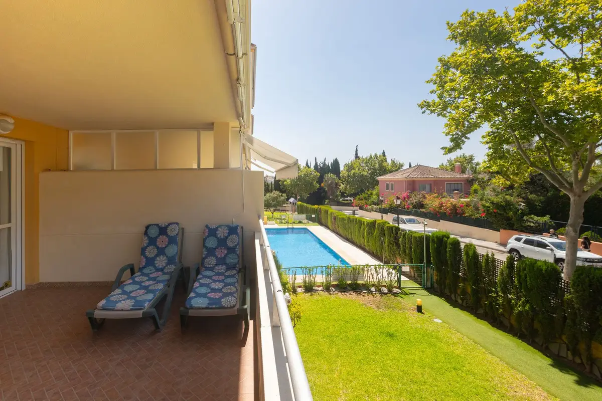 Middle Floor Apartment for sale in Elviria — photo 1