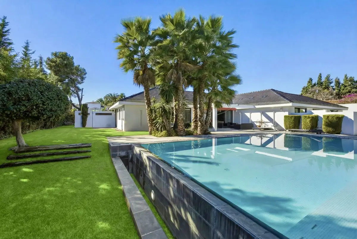 Detached Villa for sale in Guadalmina Baja — photo 1