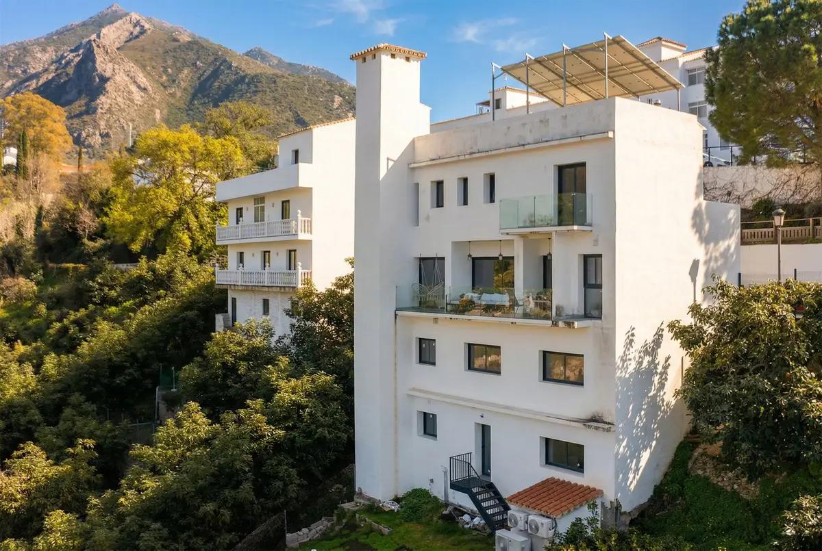 Detached Villa for sale in Istán — photo 1