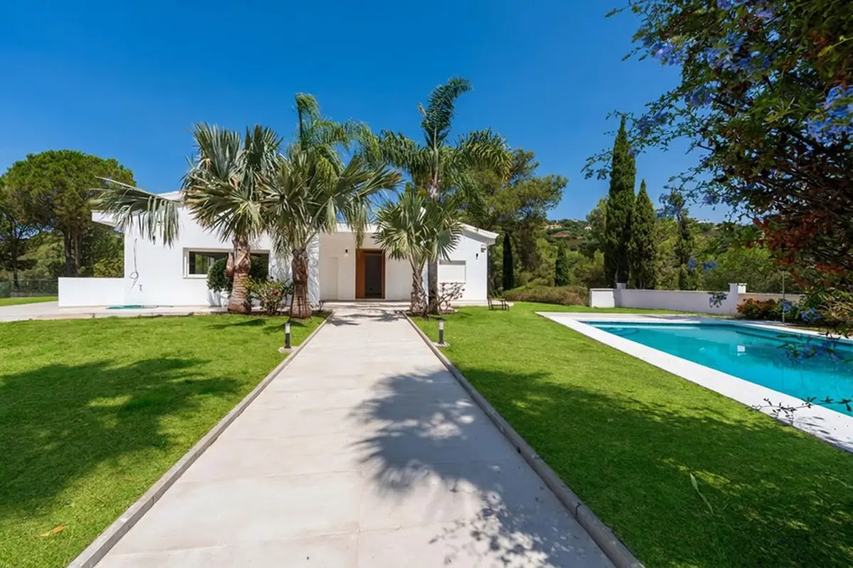Detached Villa for sale in El Madroñal — photo 1