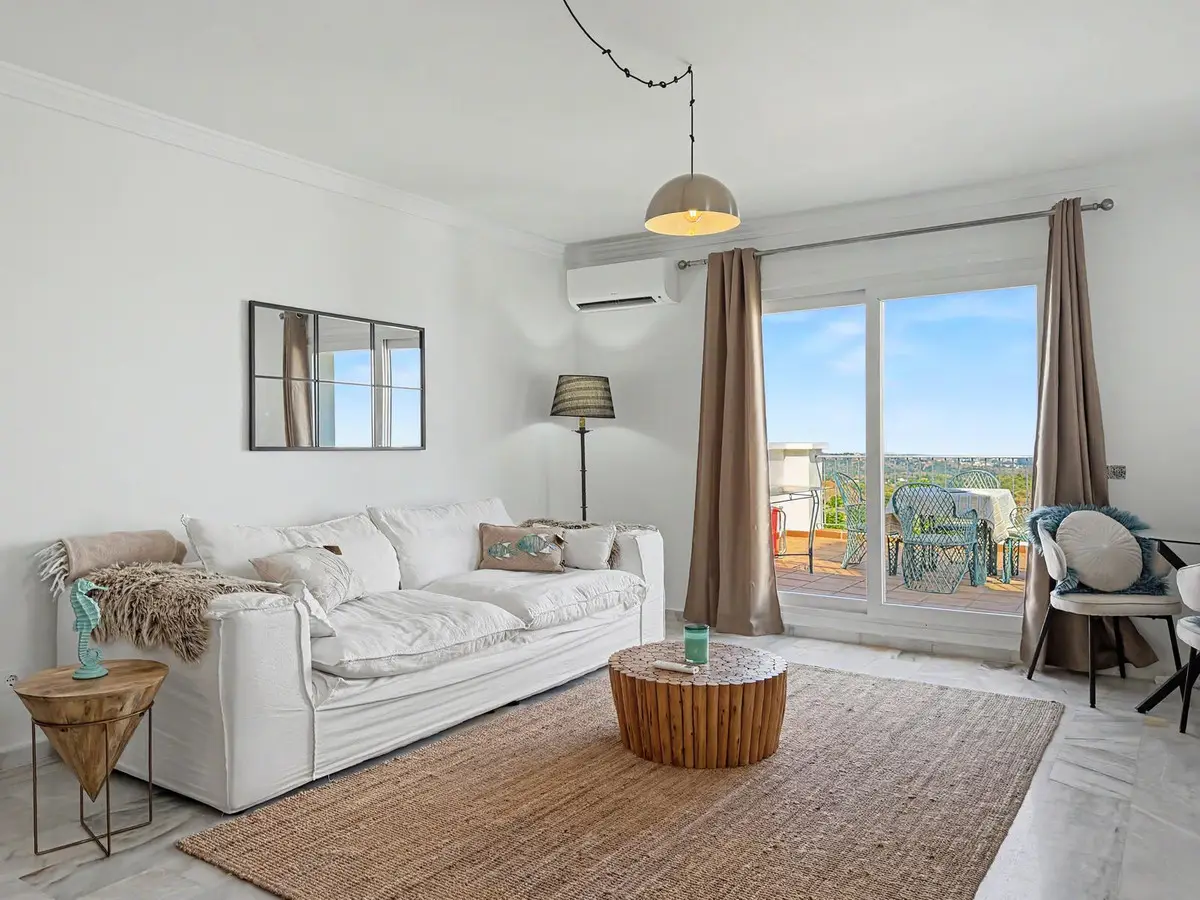 Middle Floor Apartment for sale in Estepona — photo 1